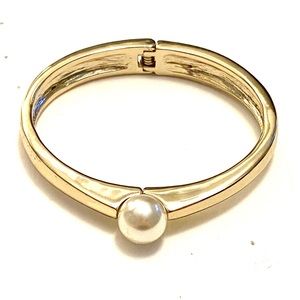 Jewelry - Pearl gold hinged bracelet Jewelry - Pearl gold hinged bracelet